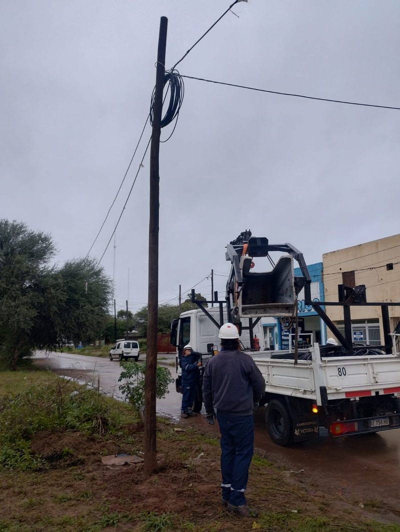 Mantenimiento de poste y cableado